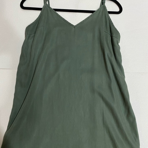 TNA Aritzia green dress - Picture 3 of 4